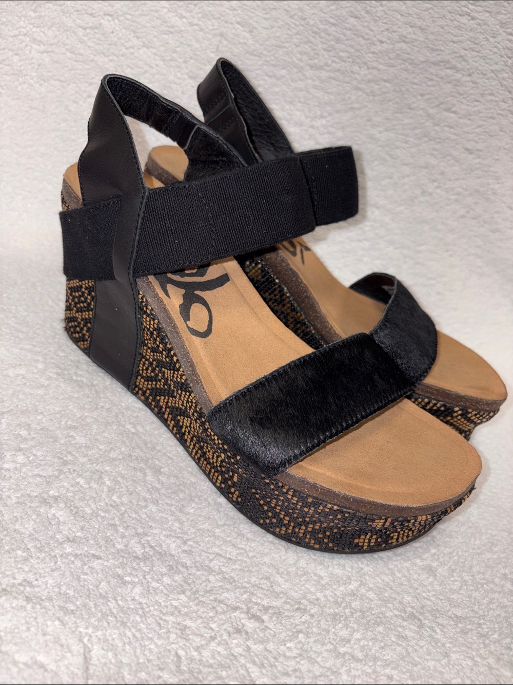 OTBT Black and Tan Wedge Sandals with Patterned Platform size 9